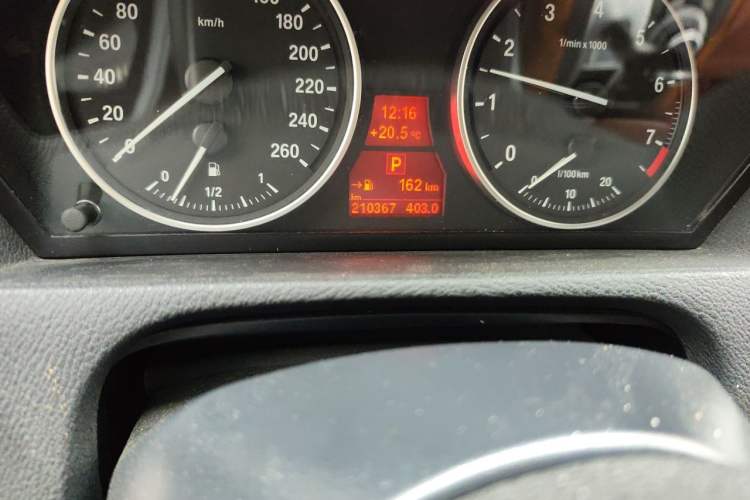Used BMW X5 2013 xDrive35i Leading Model Odometer Close Up