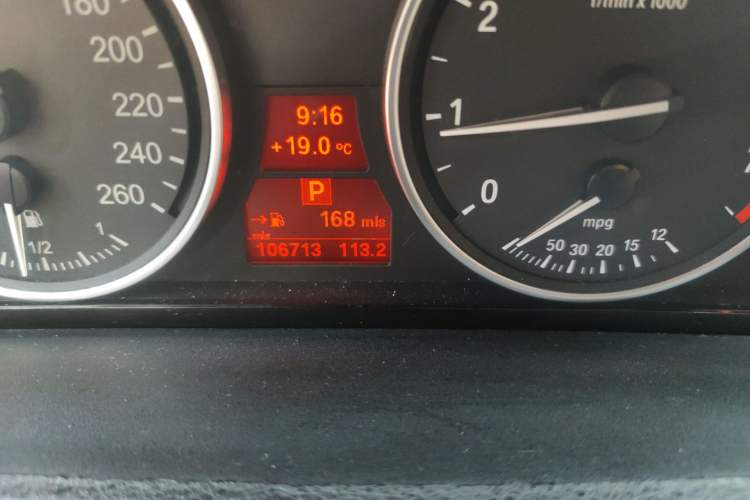 Used BMW X5 2013 xDrive35i Leading Model Odometer Close Up