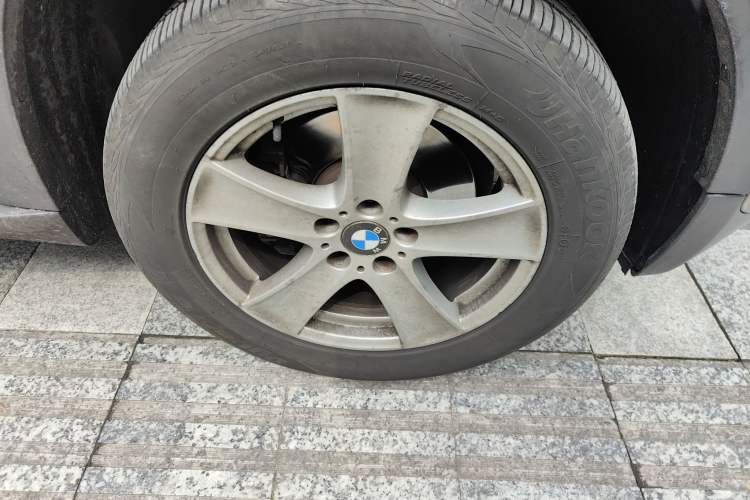 Used BMW X5  Right Front Wheel Hub