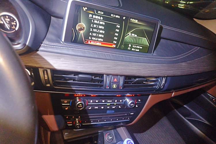 Used BMW X5 2014 xDrive35i Luxury Edition Audio And AC Panel