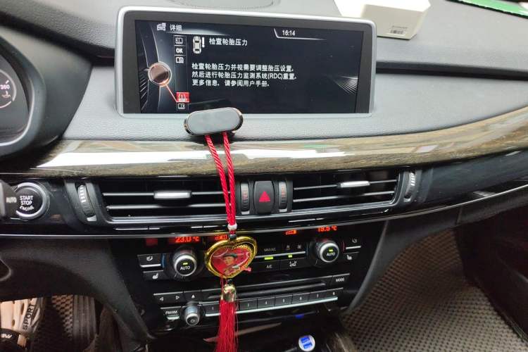 Used BMW X5  Audio And AC Panel
