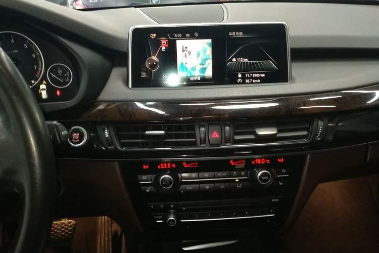 Used BMW X5 2014 xDrive35i Elegant Edition Audio And AC Panel
