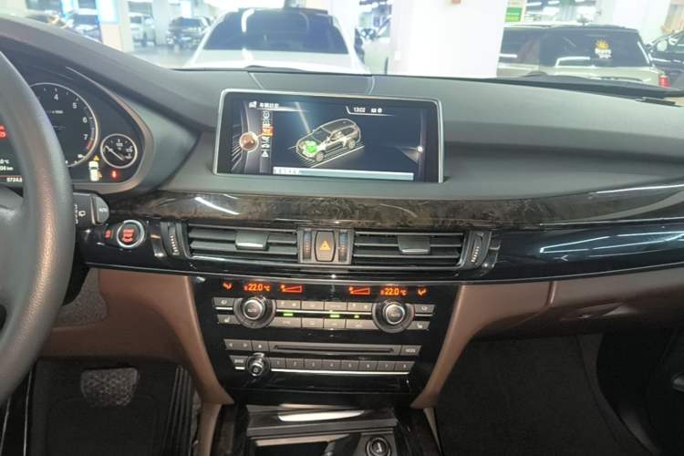 Used BMW X5 2014 xDrive35i Elegant Edition Audio And AC Panel