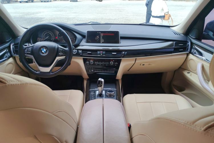 Used BMW X5 2014 xDrive35i Leading Model Center Console