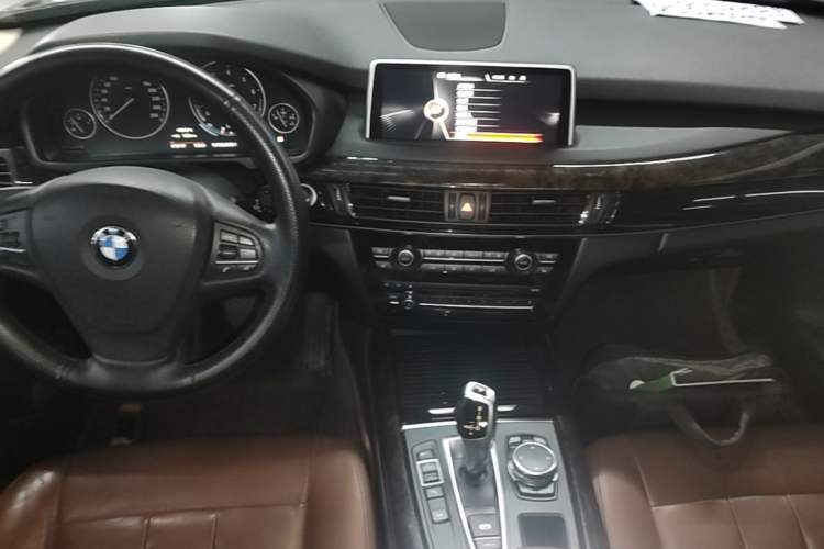 Used BMW X5 2014 xDrive35i Elegant Edition Center Console