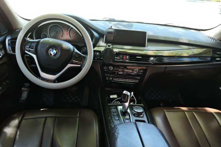 Used BMW X5 2014 xDrive35i Leading Model Center Console