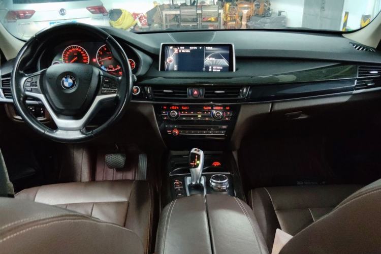 Used BMW X5 2014 xDrive35i Leading Model Center Console