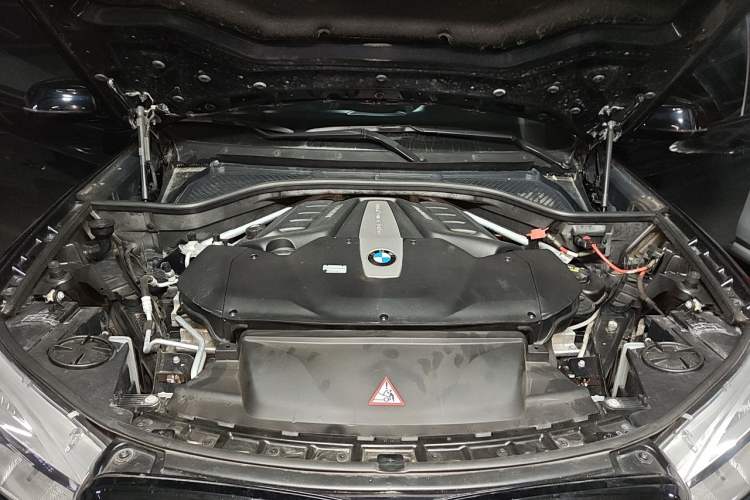 Used BMW X5 2014 xDrive50i M Sport Edition Engine Bay