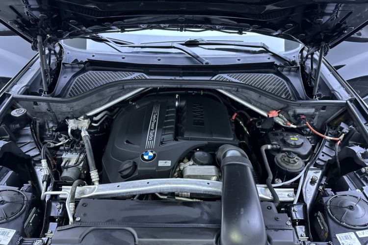 Used BMW X5 2014 xDrive35i Leading Model Engine Bay