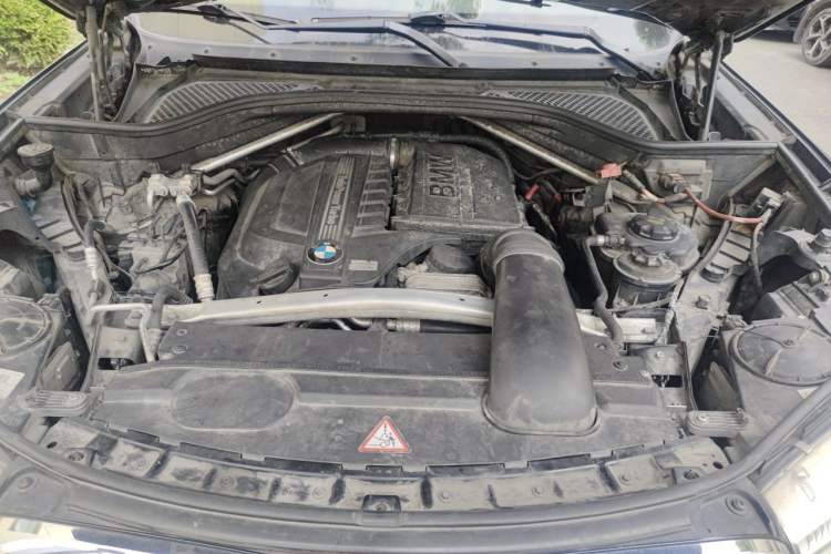 Used BMW X5 2014 xDrive35i Elegant Edition Engine Bay
