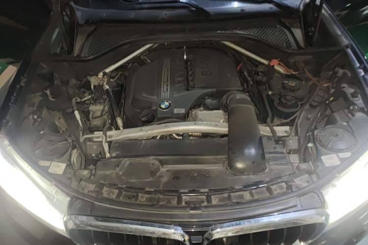 Used BMW X5 2014 xDrive35i Luxury Edition Engine Bay