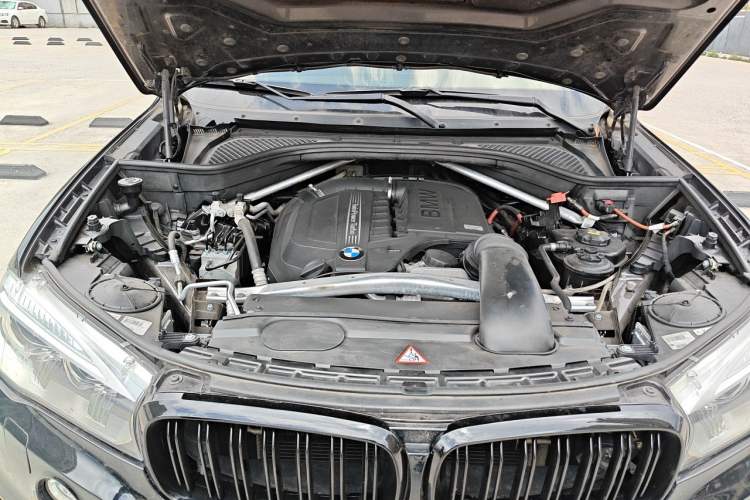 Used BMW X5 2014 xDrive35i Leading Model Engine Bay
