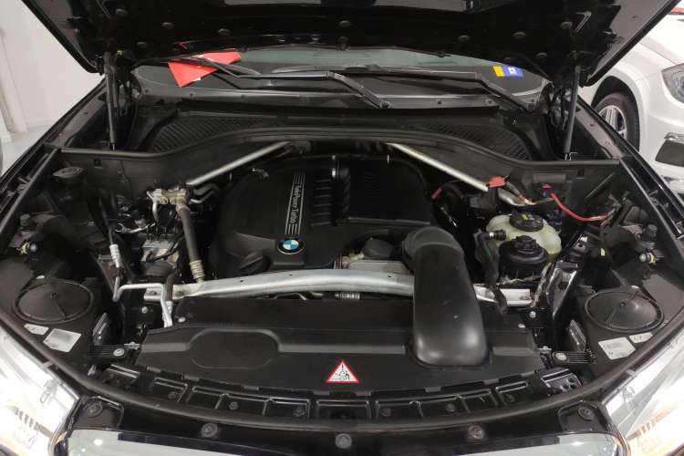 Used BMW X5 2014 xDrive35i Leading Model Engine Bay