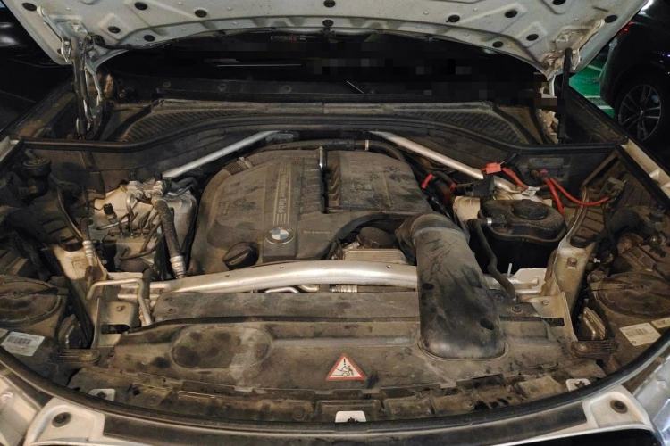 Used BMW X5  Engine Bay