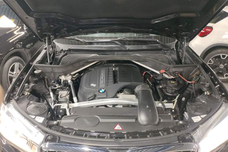 Used BMW X5 2014 xDrive35i Luxury Edition Engine Bay