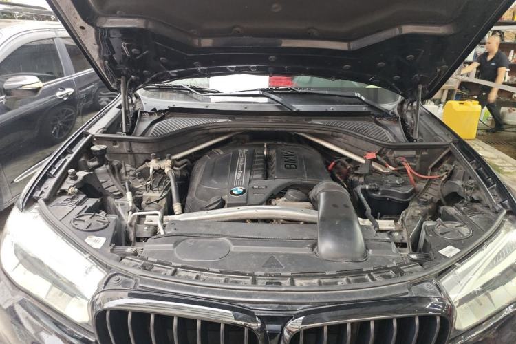 Used BMW X5  Engine Bay