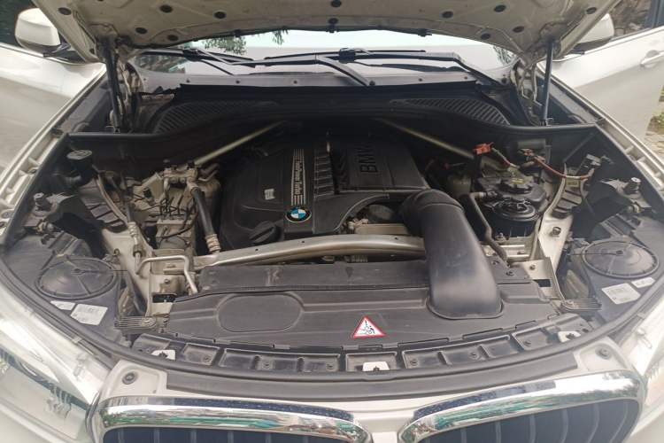 Used BMW X5 2014 xDrive35i Leading Model Engine Bay