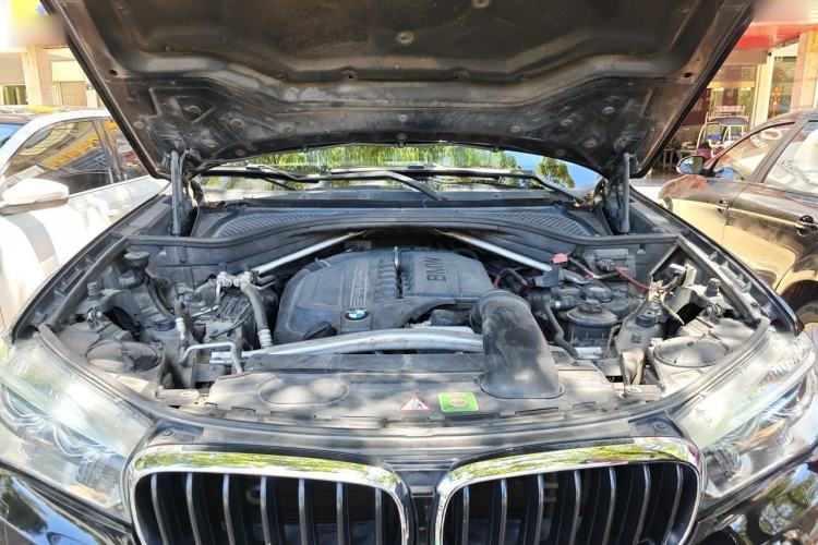 Used BMW X5 2014 xDrive35i Leading Model Engine Bay