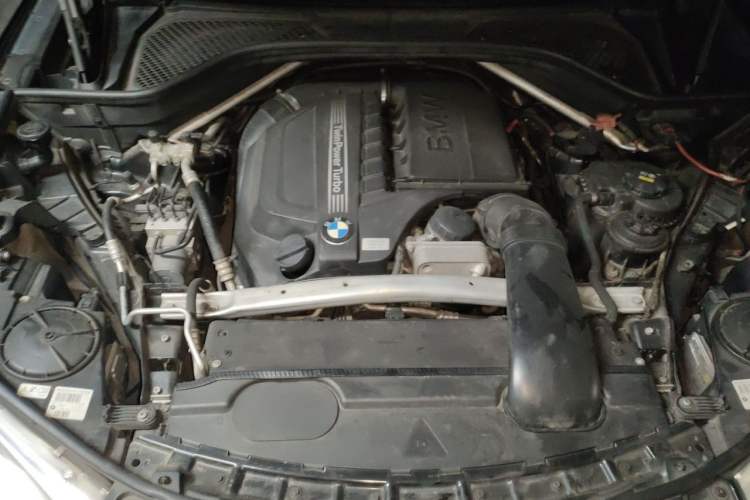 Used BMW X5 2014 xDrive35i Leading Model Engine Bay