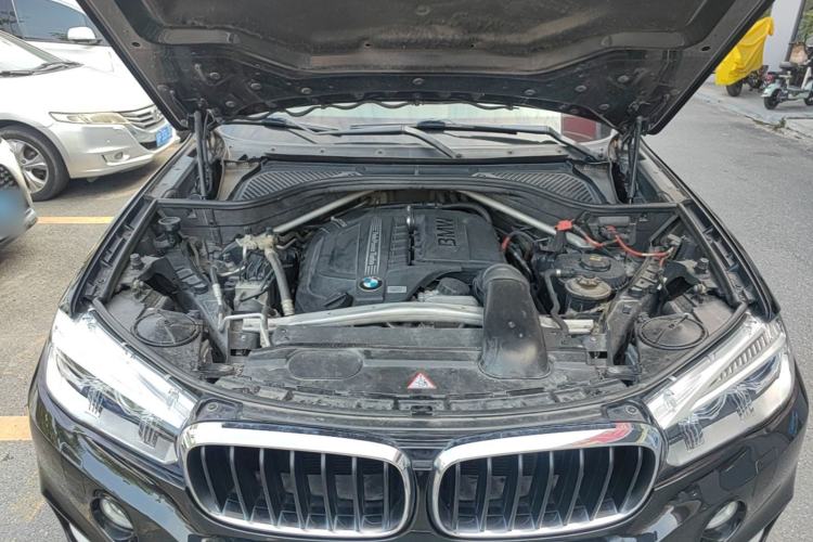 Used BMW X5 2014 xDrive35i Leading Model Engine Bay