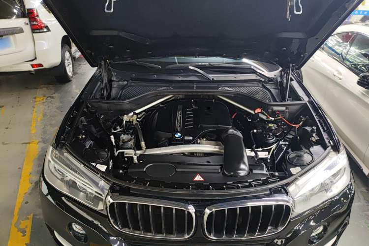 Used BMW X5 2014 xDrive35i Luxury Edition Engine Bay