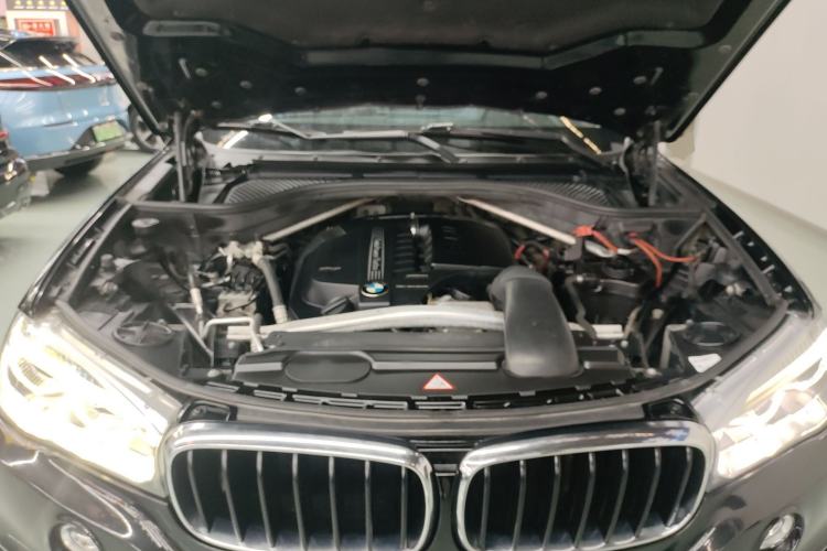 Used BMW X5 2014 xDrive35i Leading Model Engine Bay