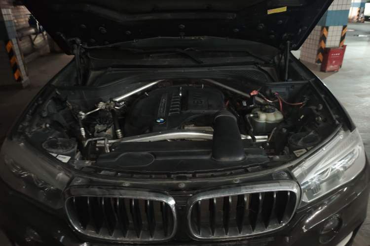 Used BMW X5 2014 xDrive35i Elegant Edition Engine Bay