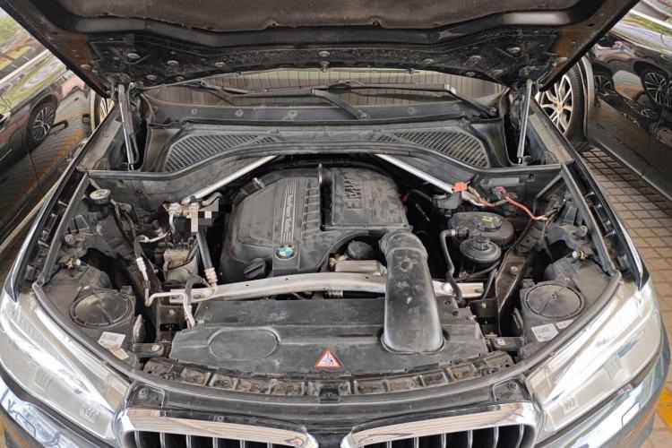 Used BMW X5 2014 xDrive35i Leading Model Engine Bay