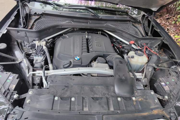 Used BMW X5 2014 xDrive35i Elegant Edition Engine Bay