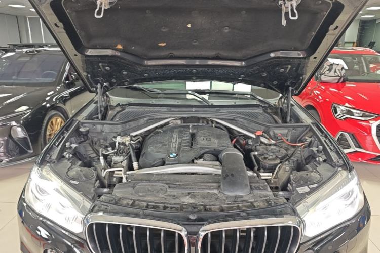 Used BMW X5 2014 xDrive35i Leading Model Engine Bay