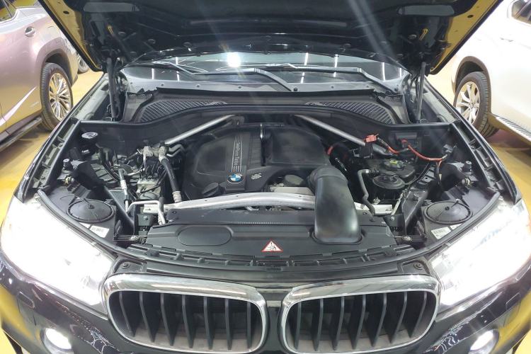 Used BMW X5 2014 xDrive35i Elegant Edition Engine Bay