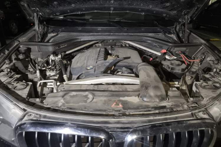 Used BMW X5 2014 xDrive35i 3.0T 5-seater Middle East version Engine Bay