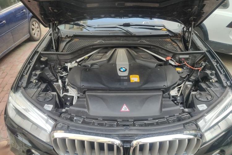 Used BMW X5 2014 xDrive50i M Sport Edition Engine Bay