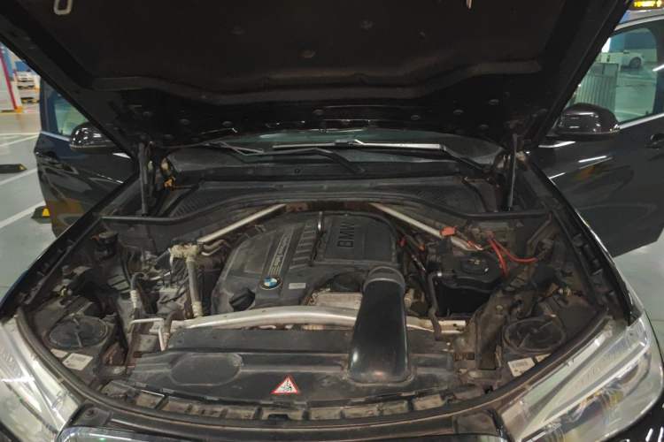 Used BMW X5 2014 xDrive35i Elegant Edition Engine Bay