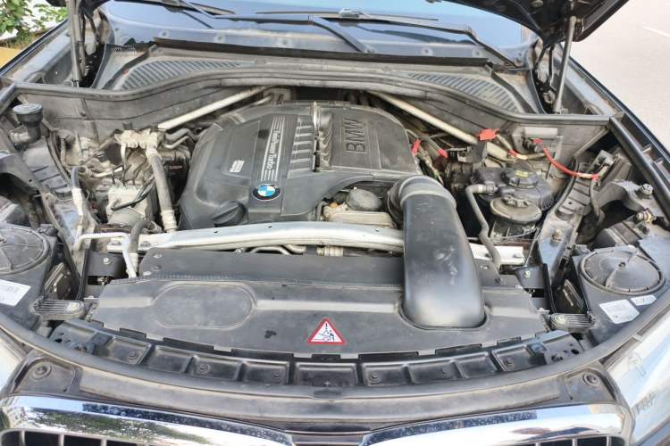 Used BMW X5 2014 xDrive35i Leading Model Engine Bay