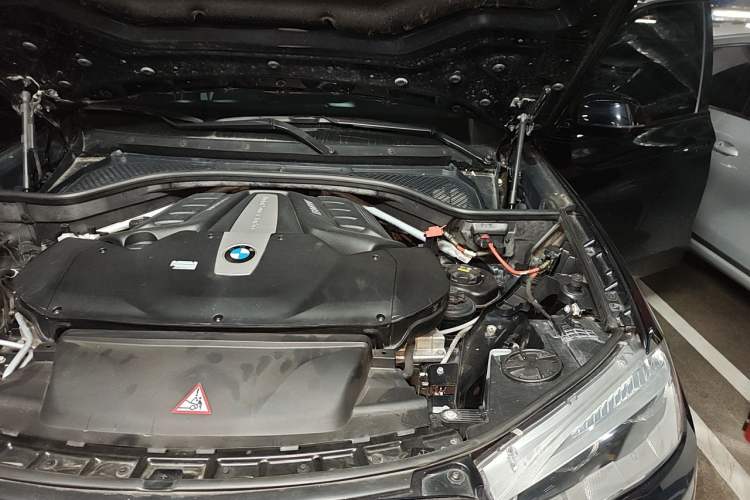 Used BMW X5 2014 xDrive50i M Sport Edition Engine Bay Left