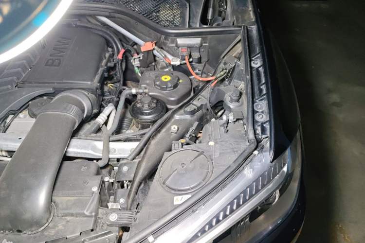 Used BMW X5 2014 xDrive35i Leading Model Engine Bay Left