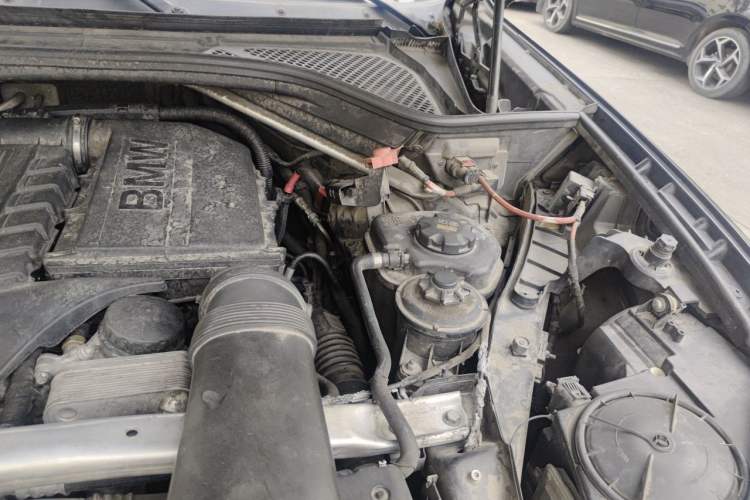 Used BMW X5 2014 xDrive35i Elegant Edition Engine Bay Left