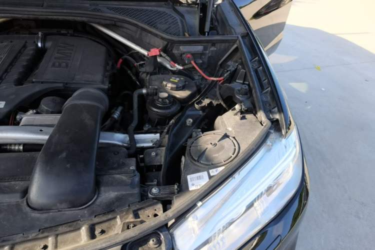 Used BMW X5 2014 xDrive35i Leading Model Engine Bay Left