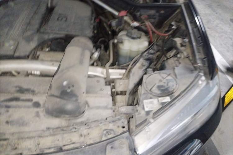 Used BMW X5 2014 xDrive35i Elegant Edition Engine Bay Left