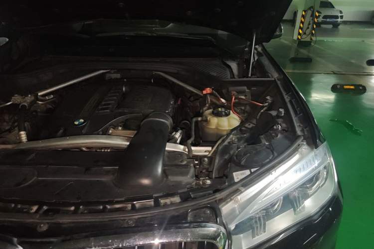 Used BMW X5 2014 xDrive35i Elegant Edition Engine Bay Left