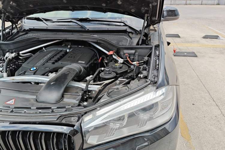 Used BMW X5 2014 xDrive35i Leading Model Engine Bay Left