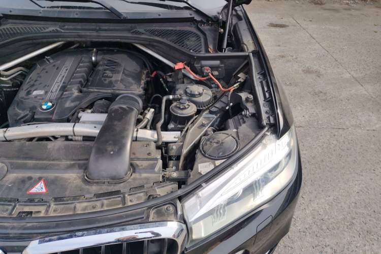 Used BMW X5 2014 xDrive35i Leading Model Engine Bay Left