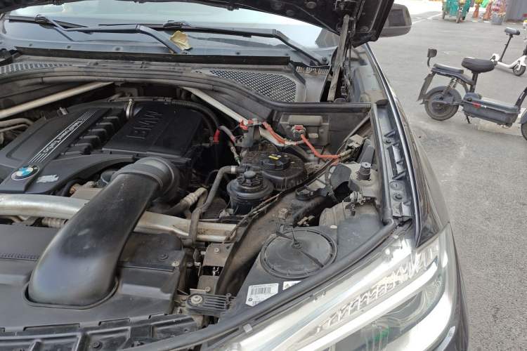 Used BMW X5 2014 xDrive35i Leading Model Engine Bay Left