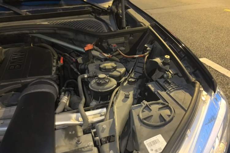 Used BMW X5 2014 xDrive35i Luxury Edition Engine Bay Left