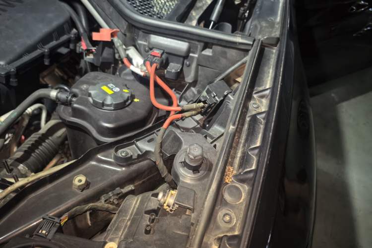Used BMW X5 2014 xDrive35i Gasoline 5-seater U.S. specification Engine Bay Left