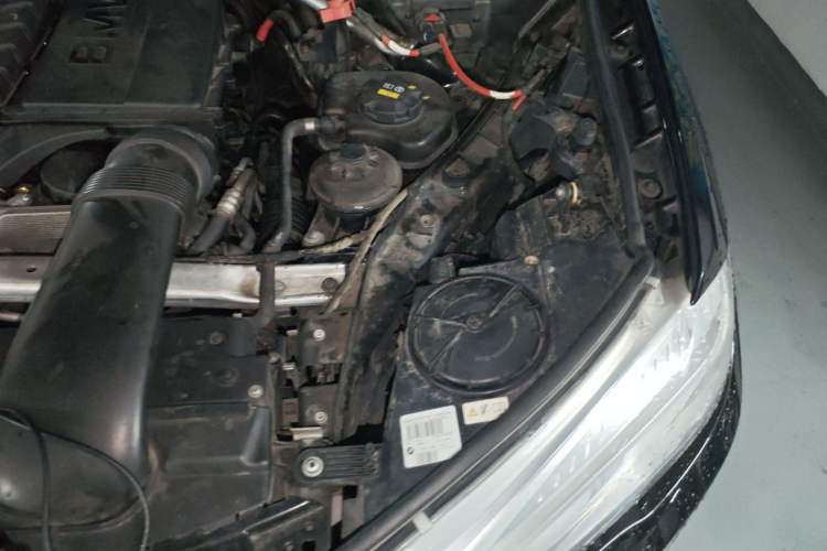 Used BMW X5 2014 xDrive35i Elegant Edition Engine Bay Left