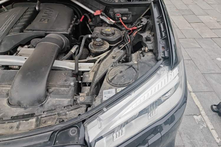 Used BMW X5 2014 xDrive35i Luxury Edition Engine Bay Left