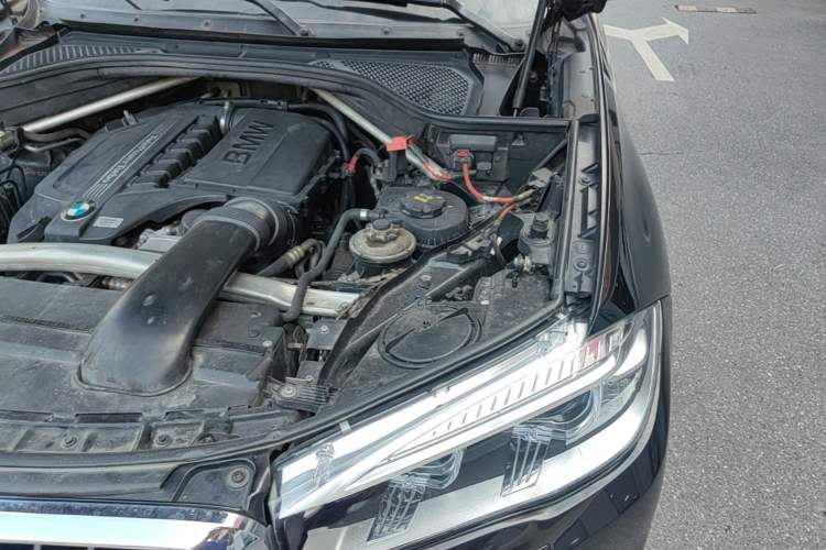Used BMW X5 2014 xDrive35i Leading Model Engine Bay Left