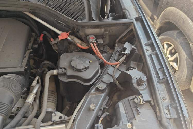 Used BMW X5 2014 xDrive35i Gasoline 5-seater U.S. specification Engine Bay Left